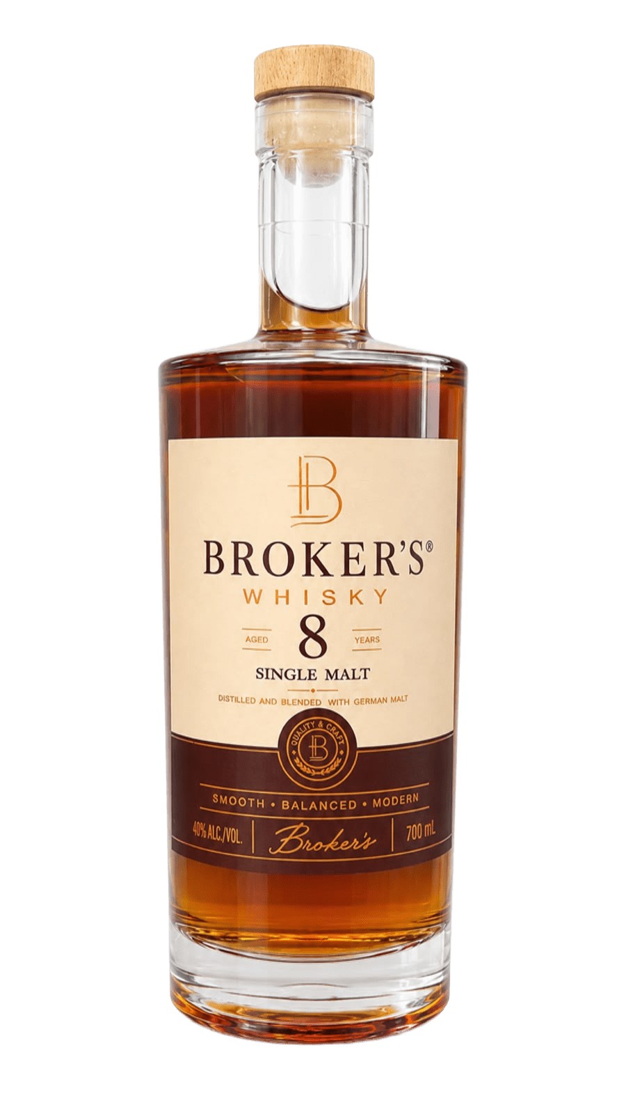 Botella de Broker's Whisky 8 Aged Years en estudio, whisky Brokers German Single Malt 40% vol. 700 ml